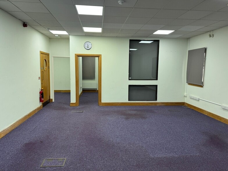 15 Southend Rd, Woodford Green for lease - Building Photo - Image 2 of 2