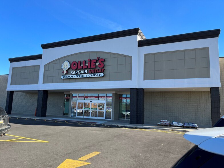 2008 N Wayne St, Angola, IN à louer - Photo du bâtiment - Image 2 de 4