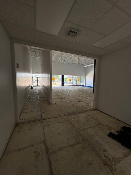 1458 Riverdale St, West Springfield, MA for lease - Building Photo - Image 2 of 18