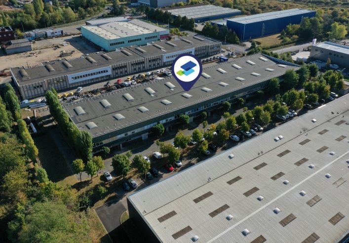 Flex in Coignières for lease - Building Photo - Image 1 of 3