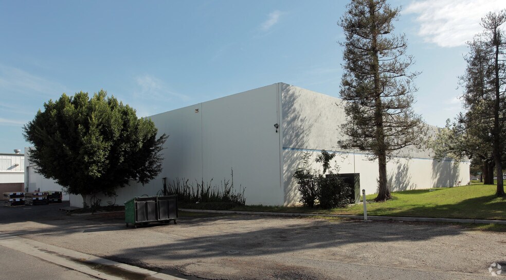 14103 Arbor Pl, Cerritos, CA à vendre - Photo du bâtiment - Image 2 de 3