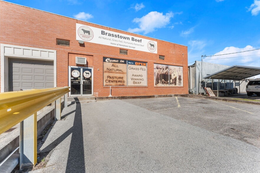 24 Commerce St, Franklin, NC à vendre - Photo du bâtiment - Image 2 de 47