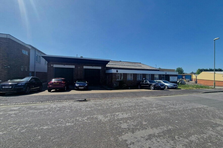 Lennox Rd, Basingstoke à vendre - Photo du bâtiment - Image 3 de 6