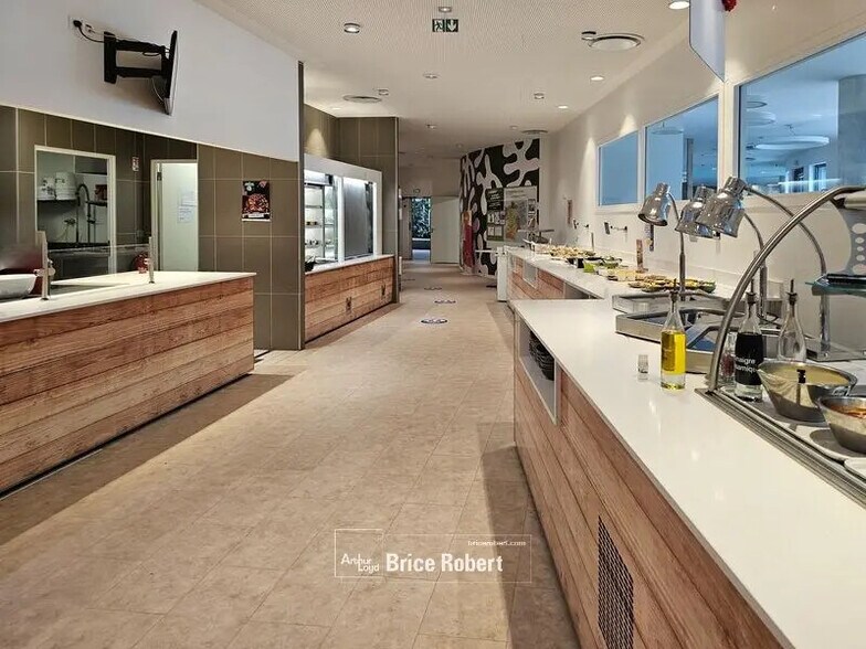 Bureau dans Limonest à louer - Photo du bâtiment - Image 3 de 9