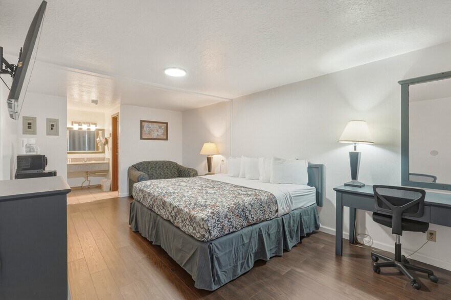311 E Main St, Vernal, UT à vendre - Photo du bâtiment - Image 3 de 54