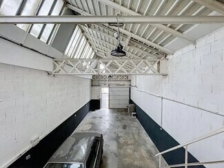 Plus de détails pour 195 Avenue Francis De Pressensé, Vénissieux - Bureau, Local d'activités à louer