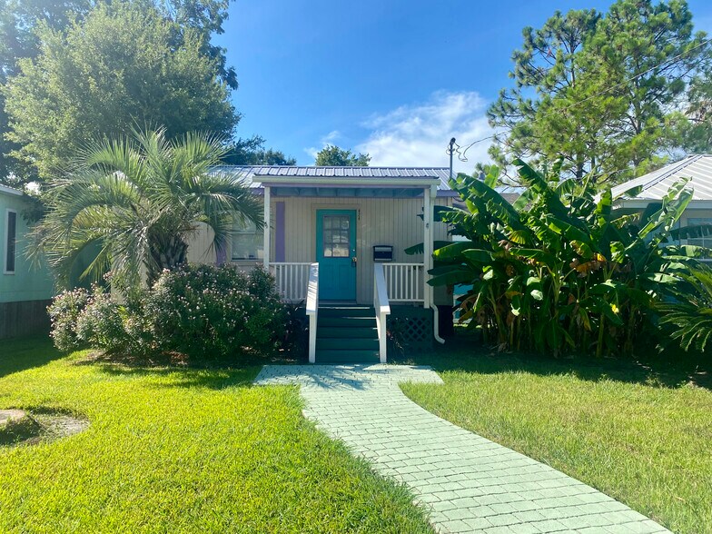 424 Grand Ave, Bacliff, TX à vendre - Photo du bâtiment - Image 1 de 8