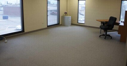 3517 17th Ave SE, Calgary, AB for lease Interior Photo- Image 2 of 2