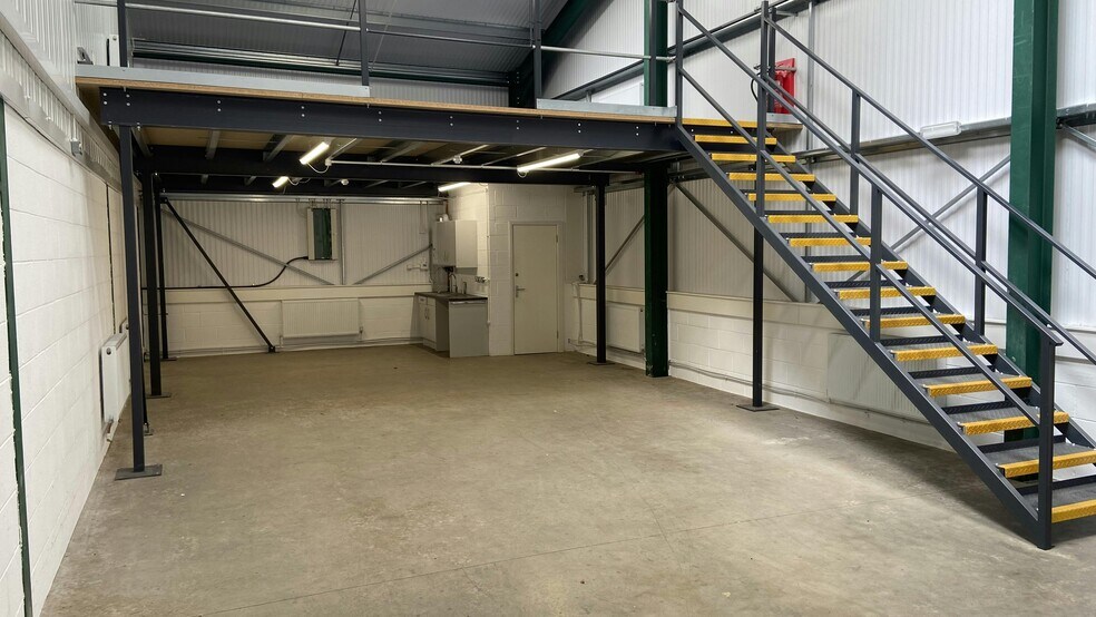 Honiley Rd, Kenilworth à louer - Photo du bâtiment - Image 2 de 7