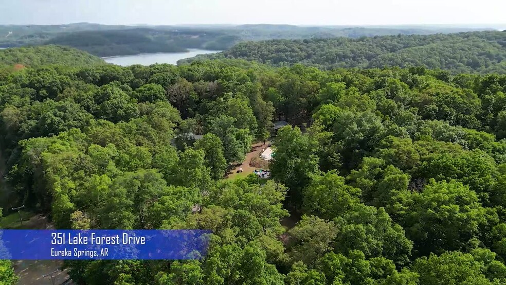 351 Lake Forest Dr, Eureka Springs, AR à vendre - Vidéo sur l’inscription commerciale - Image 1 de 1