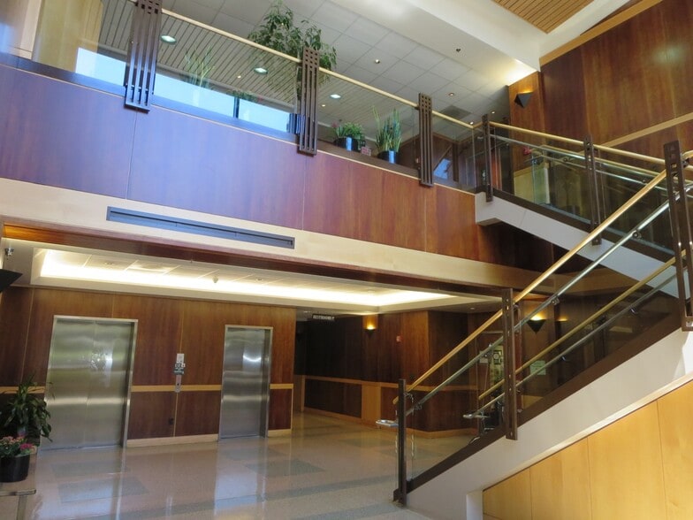 920 Country Club Rd, Eugene, OR à louer - Photo du bâtiment - Image 2 de 8