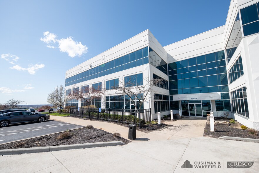 10500 Antenucci Blvd, Garfield Heights, OH à louer - Photo du bâtiment - Image 3 de 10