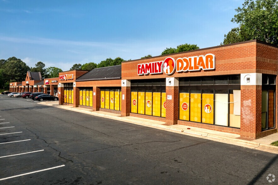 6701 N Tryon St, Charlotte, NC à louer - Photo du bâtiment - Image 1 de 14