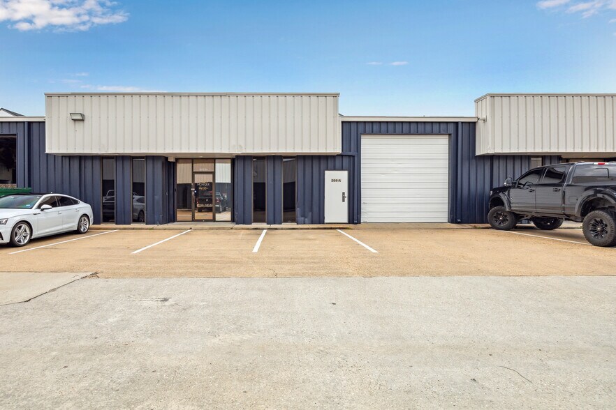 1330 Sherwood Forest St, Houston, TX à louer - Photo du bâtiment - Image 3 de 6