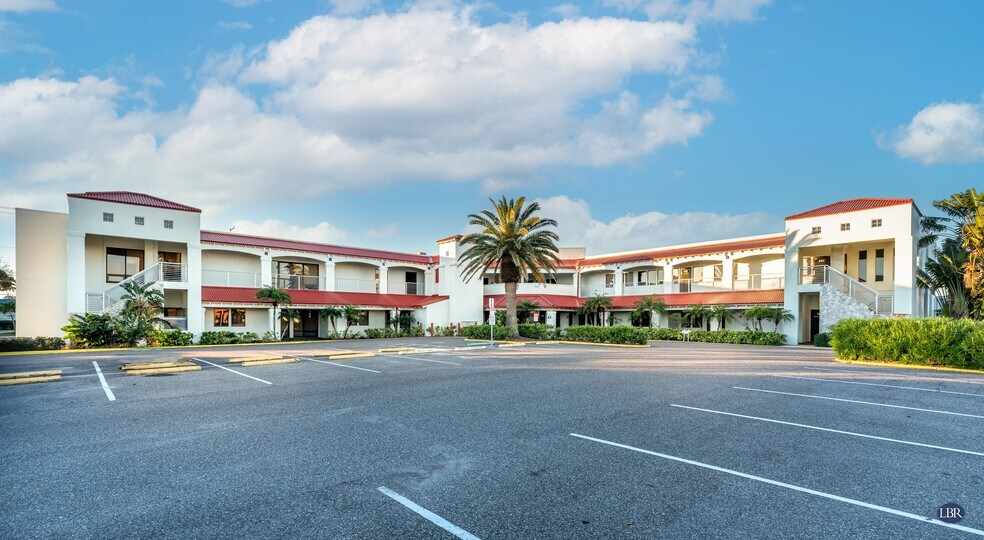 325 5th Ave, Indialantic, FL à vendre - Photo du bâtiment - Image 3 de 3