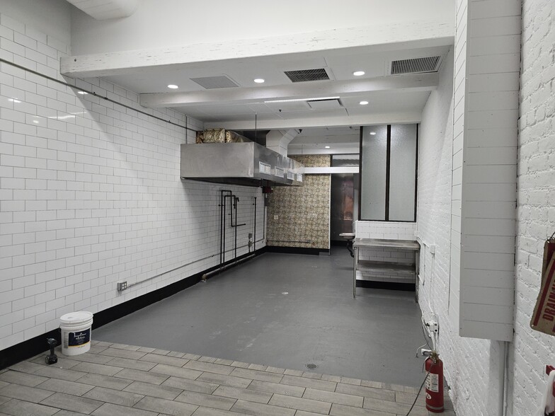 155 Chambers St, New York, NY for lease - Interior Photo - Image 2 of 4