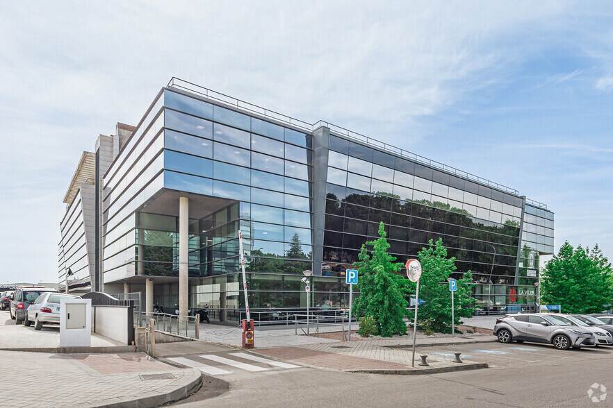 Calle Valportillo i, 22-24, Alcobendas, Madrid à louer - Photo du bâtiment - Image 2 de 18