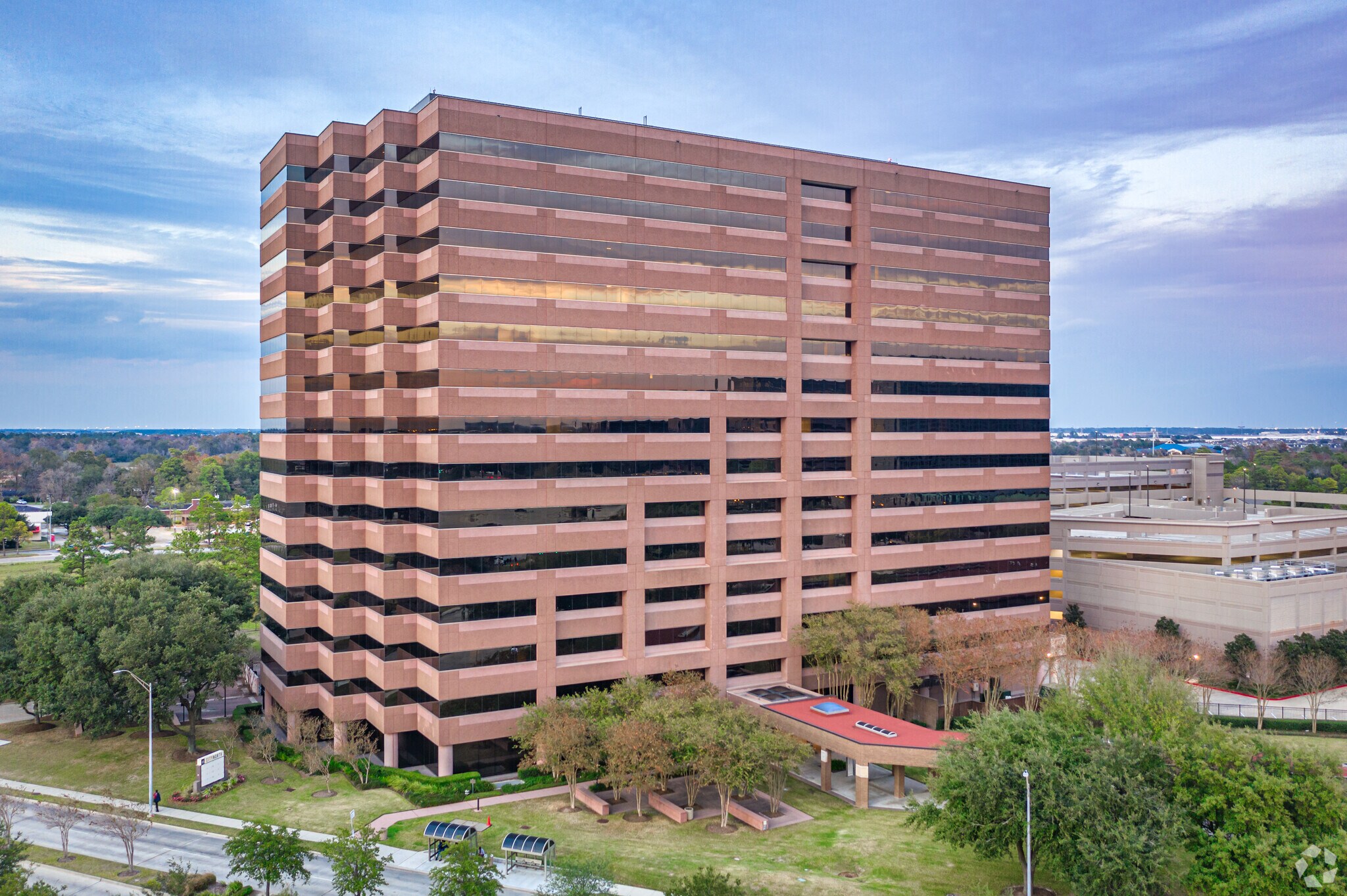 12450 Greenspoint Dr, Houston, TX à louer Photo du bâtiment- Image 1 de 3