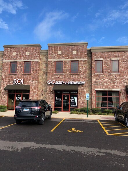 792-806 W Bartlett Rd, Bartlett, IL à vendre - Photo du bâtiment - Image 3 de 21