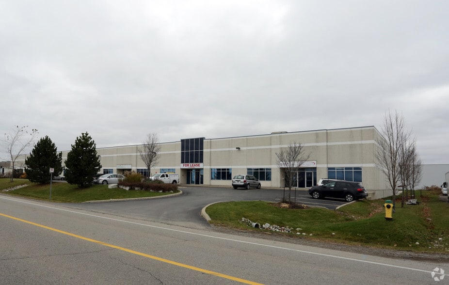 490 Sheldon Dr, Cambridge, ON à louer - Photo du bâtiment - Image 2 de 11