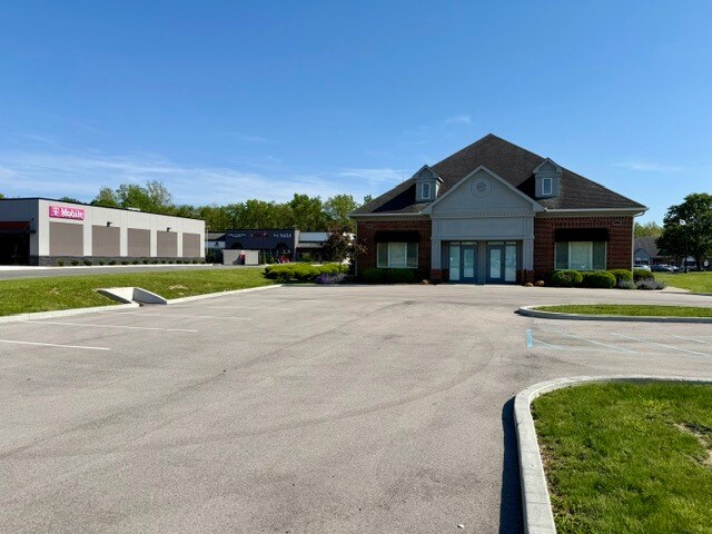 4755 Statesmen Dr, Indianapolis, IN à louer - Photo du bâtiment - Image 2 de 13