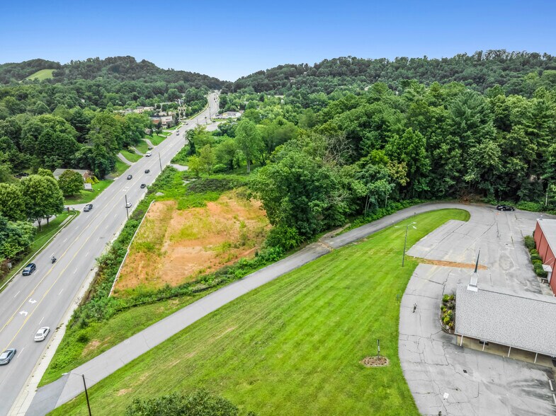 289 New Leicester Highway, Asheville, NC à vendre - Photo du bâtiment - Image 3 de 7