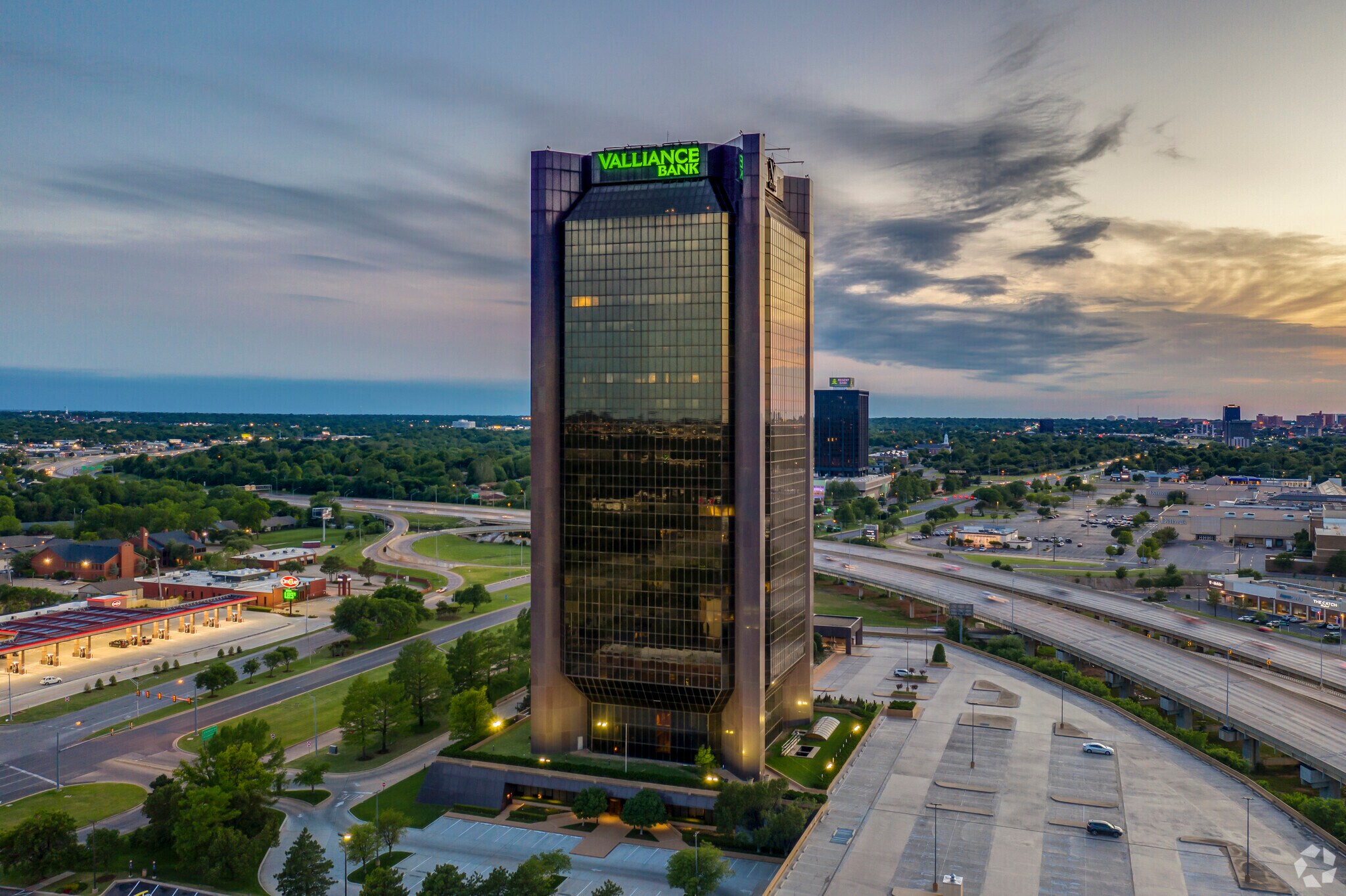 1601 NW Expressway, Oklahoma City, OK à louer Photo du bâtiment- Image 1 de 16