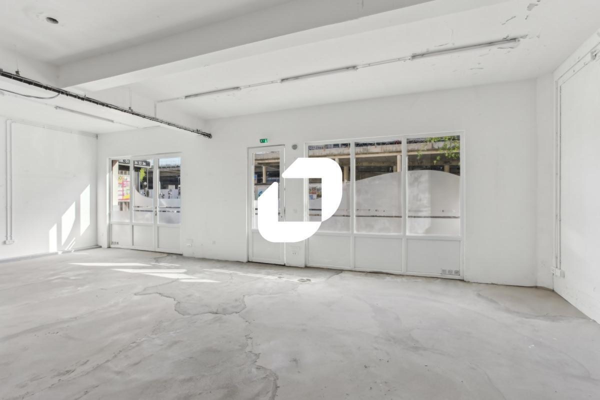 Retail in Issy-les-Moulineaux for sale Interior Photo- Image 1 of 12