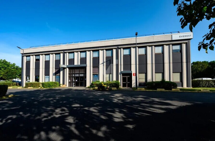 Flex dans Lisses à louer - Photo du bâtiment - Image 2 de 8