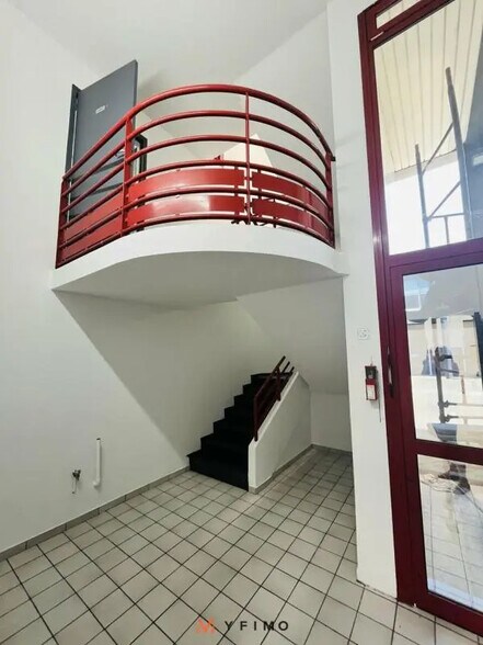 Industriel dans Élancourt à louer - Photo intérieure - Image 2 de 5