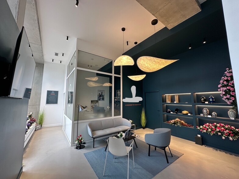 Retail in Villeurbanne for lease - Interior Photo - Image 2 of 3