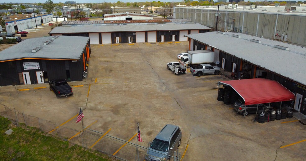 13200 Hempstead Hwy, Houston, TX for lease - Building Photo - Image 2 of 7