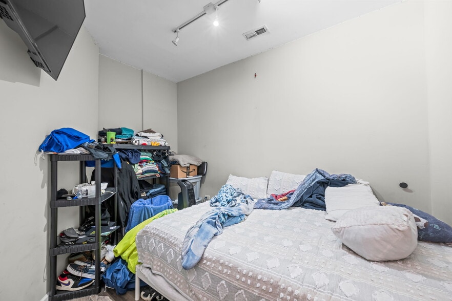 2822 N Milwaukee Ave, Chicago, IL for sale - Building Photo - Image 3 of 28