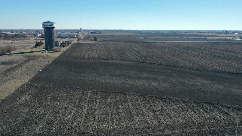 010-018 Unytite Drive, Peru, IL à vendre - Photo du bâtiment - Image 2 de 5