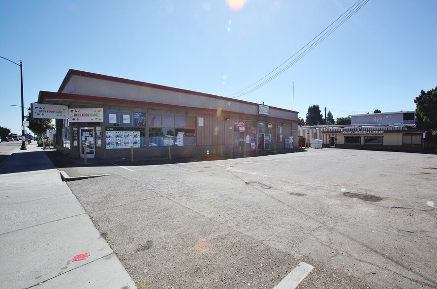 843-849 Sycamore Ave, Hayward, CA for lease - Building Photo - Image 2 of 13