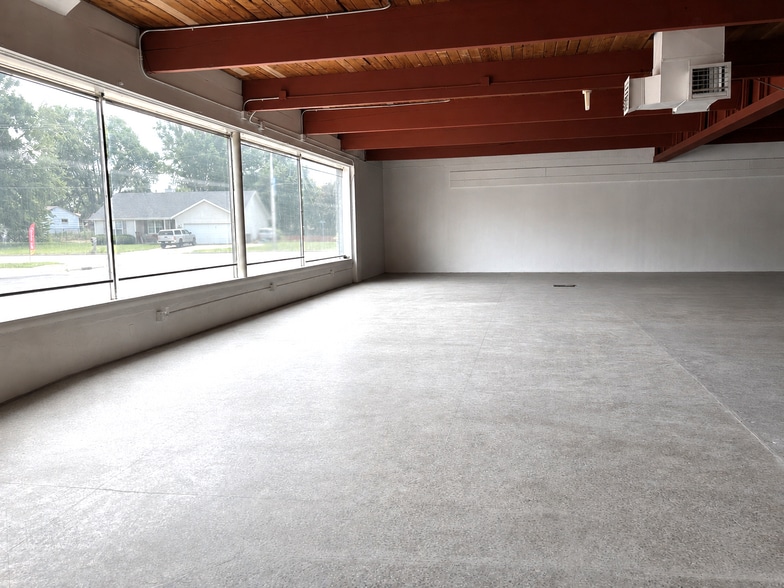 3082 Main St, East Troy, WI for lease - Interior Photo - Image 3 of 13