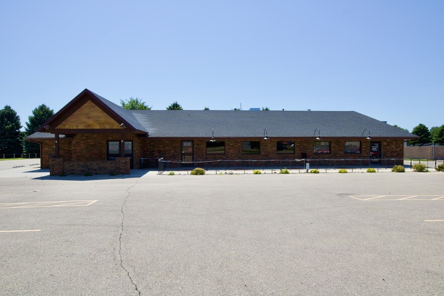 2815 Memorial Hwy, Mandan, ND for sale - Building Photo - Image 1 of 1