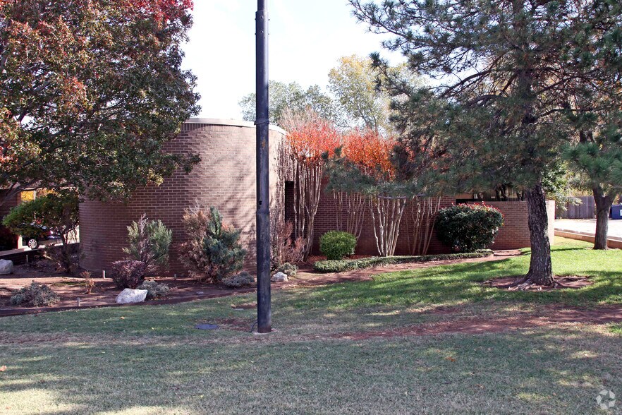 7370 S Walker Ave, Oklahoma City, OK for sale - Building Photo - Image 2 of 11