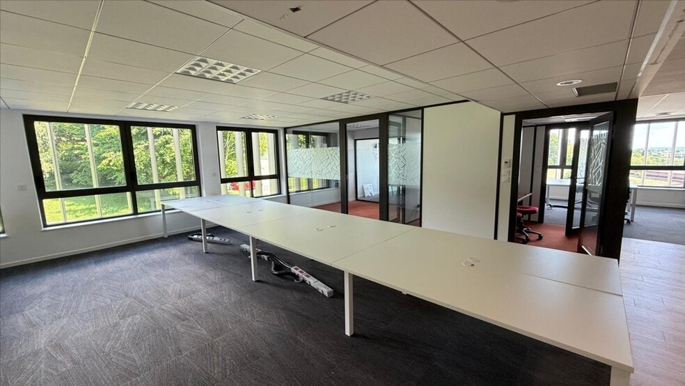 Office in Ceyzériat for lease - Interior Photo - Image 3 of 9