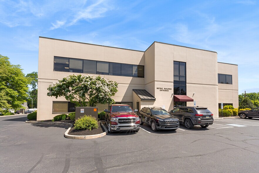 1800 E Lancaster Ave, Paoli, PA à louer - Photo du bâtiment - Image 2 de 2