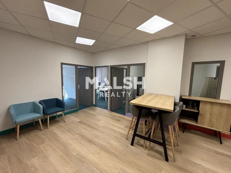 Office in Lyon for lease - Interior Photo - Image 2 of 10