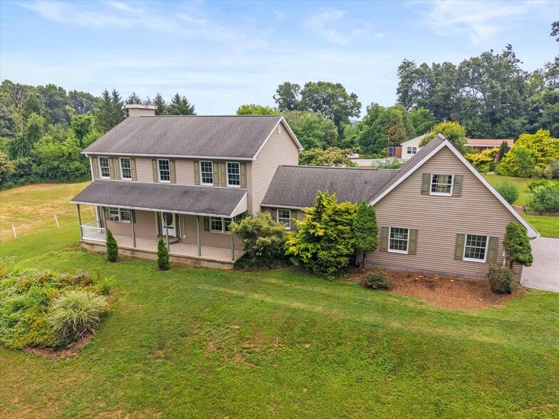 333 Newcomer Rd, Windsor, PA for sale - Building Photo - Image 2 of 105