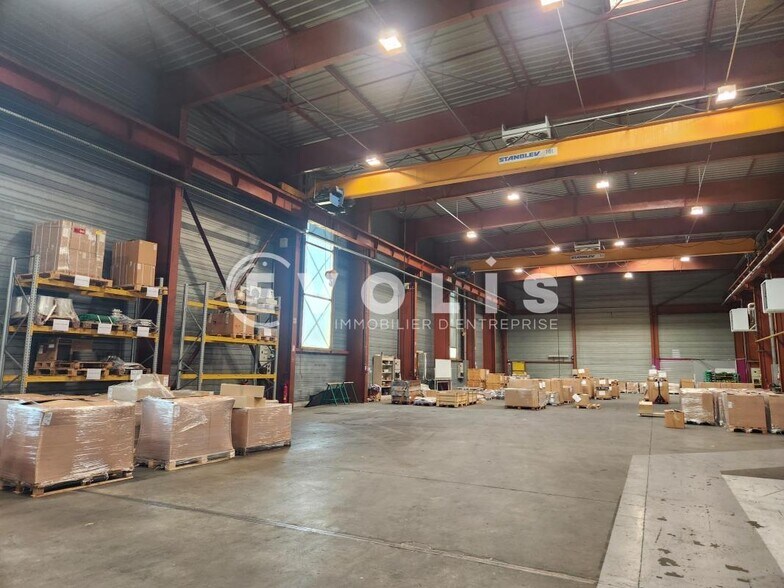 Flex in Vaulx-en-Velin for lease - Interior Photo - Image 3 of 23