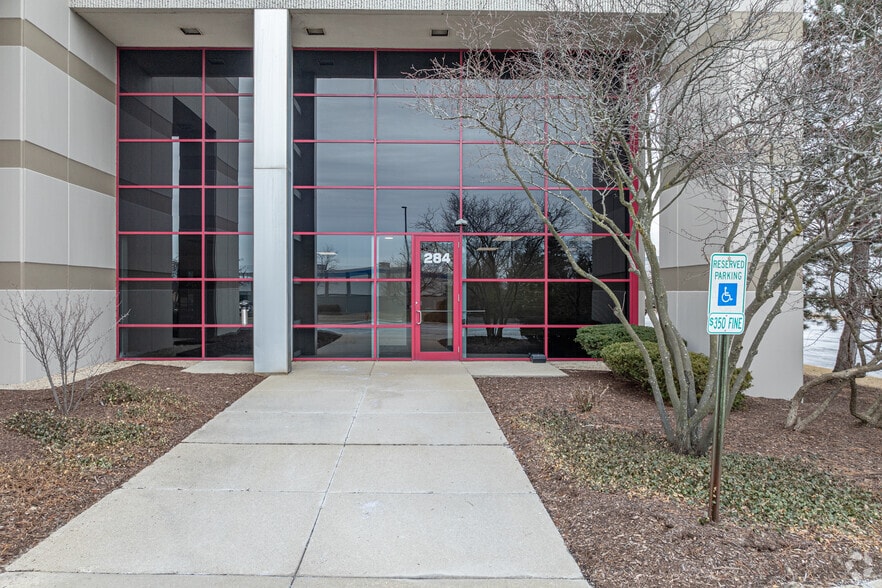 284-314 E Lies Rd, Carol Stream, IL for lease - Building Photo - Image 2 of 4