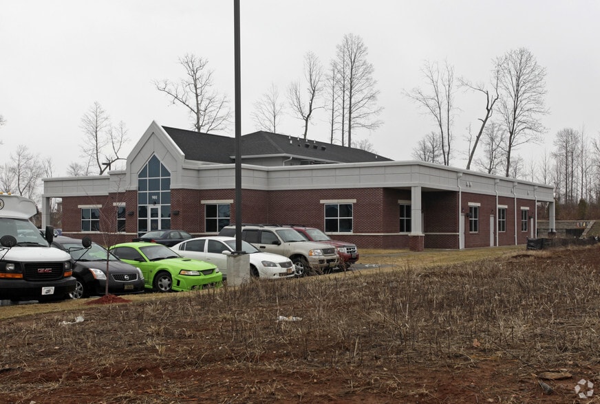 901 Professional Park Dr, Clarksville, TN for sale - Building Photo - Image 2 of 8