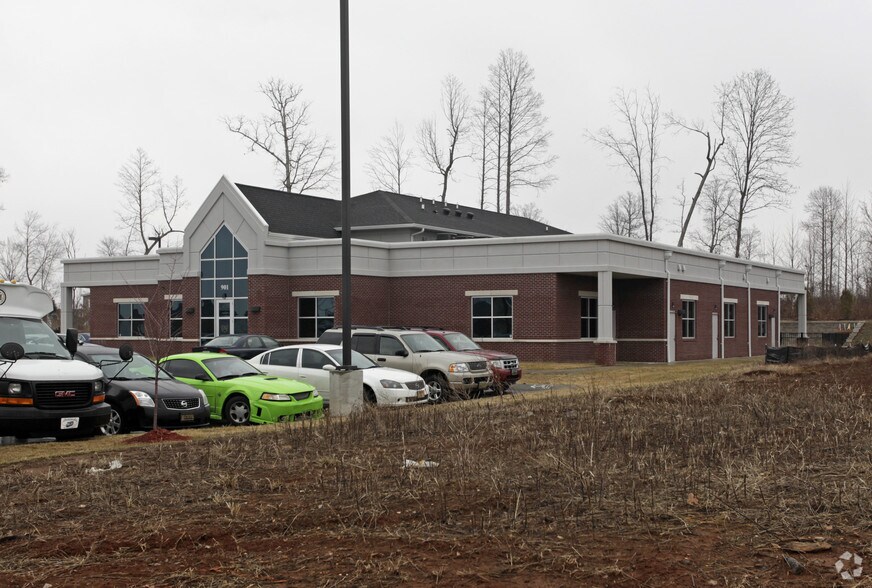901 Professional Park Dr, Clarksville, TN à vendre - Photo du bâtiment - Image 2 de 8