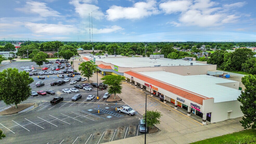 2216-2256 Ambasador Caffery Pky, Lafayette, LA à louer - Photo du bâtiment - Image 2 de 28