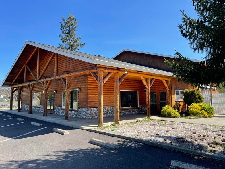 287-289 Hamilton Ave, Cave Junction, OR à vendre - Photo du bâtiment - Image 1 de 31