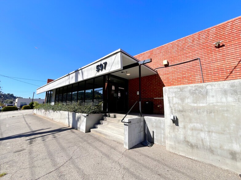 597 Monterey Pass Rd, Monterey Park, CA à louer - Photo du bâtiment - Image 2 de 10