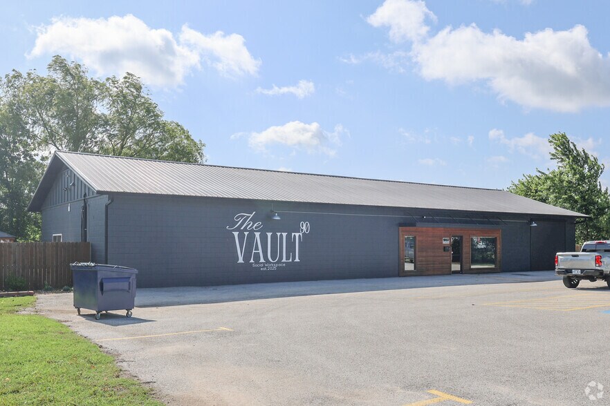 1007 N 2nd St, Rogers, AR for lease - Primary Photo - Image 1 of 6